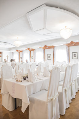 floralr wedding dinner room