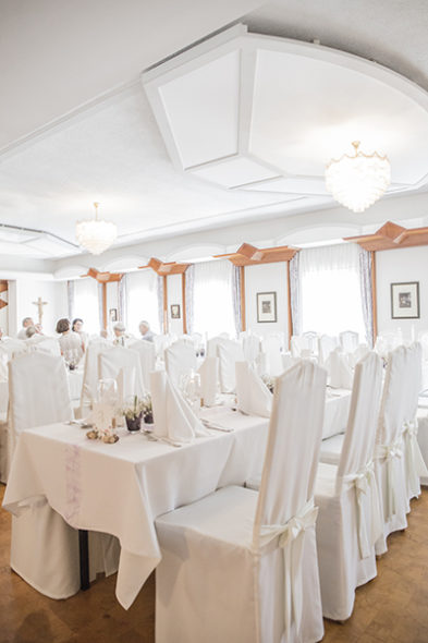 floralr wedding dinner room